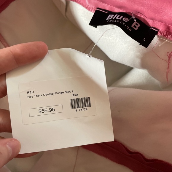 Hey there cowboy fringe skirt! Size large but can definitely fit a medium😊 - Picture 3 of 3